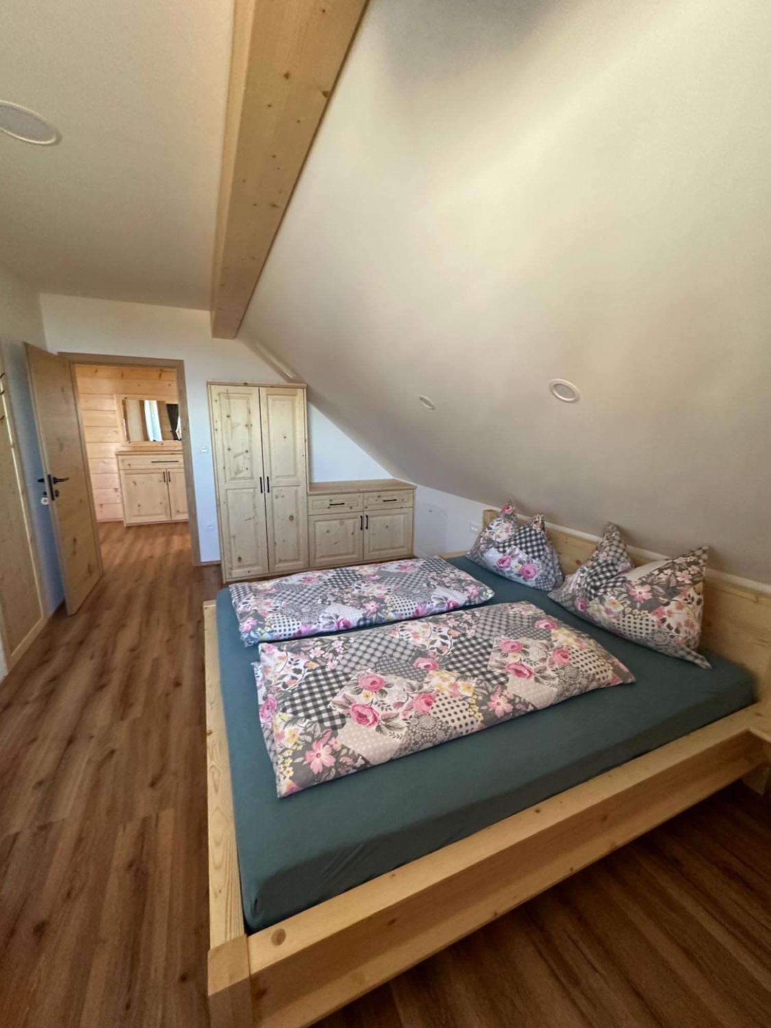 Guest House Pr Ambružarju Cerklje na Gorenjskem Værelse billede